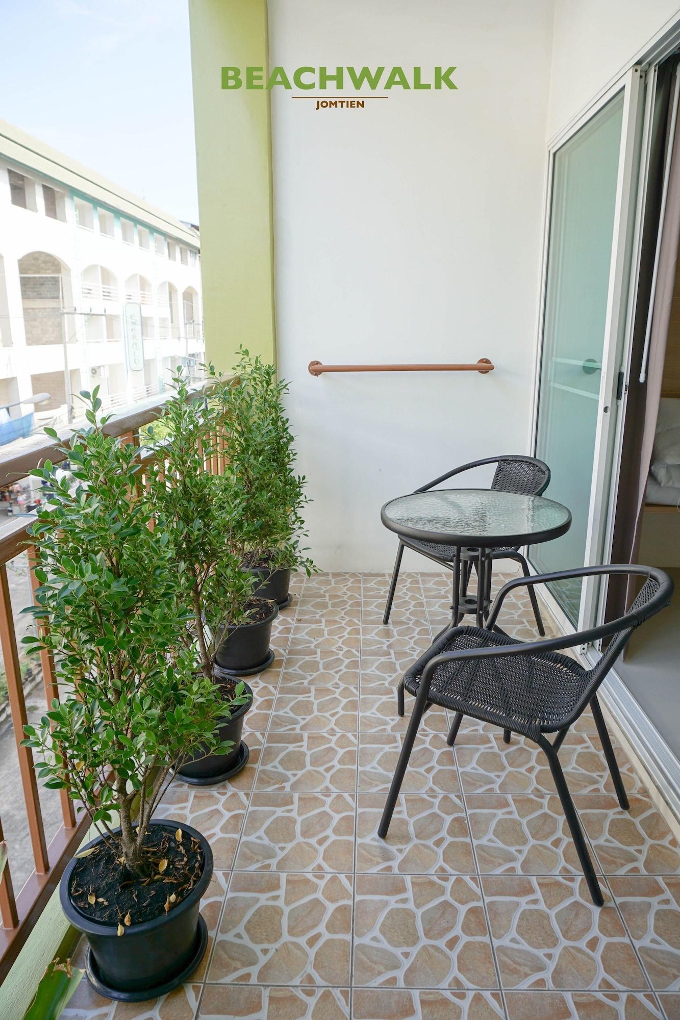Beachwalk Jomtien Exterior photo